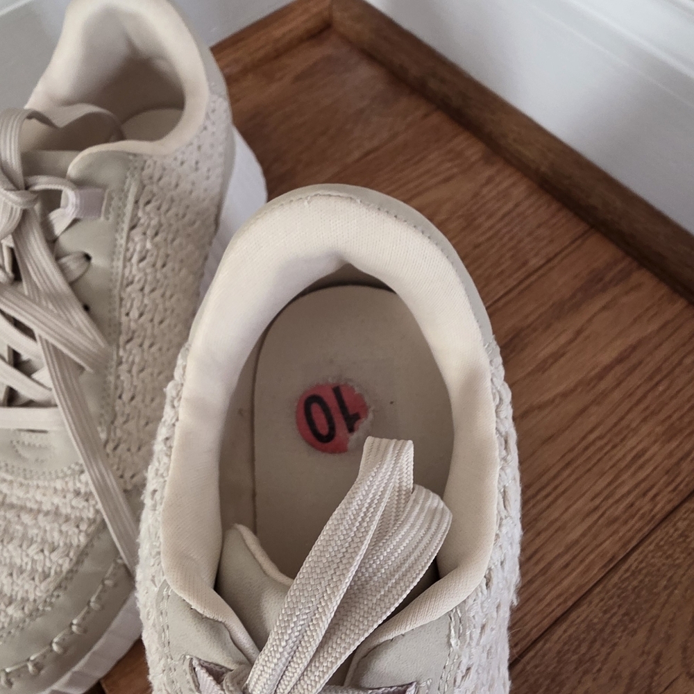 Dolce Vita Frida Sneakers - Picture 3 of 6